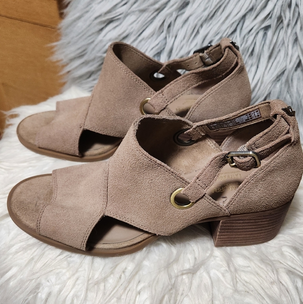 Koolaburra x Ugg/ Tan Suede Shoes